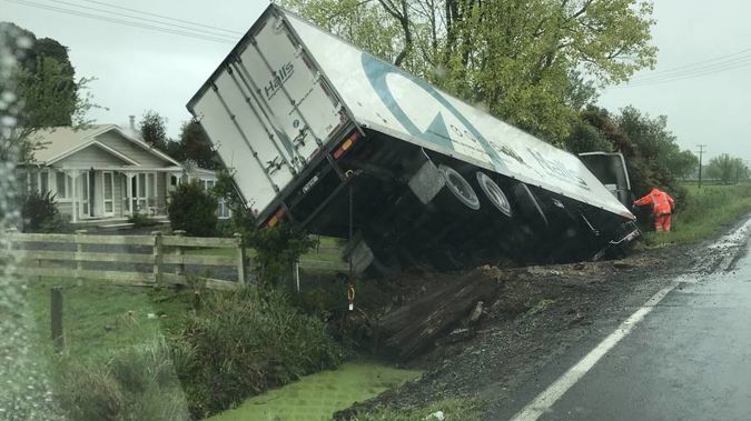 Labour weekend traffic: Delays in Coromandel after truck crash