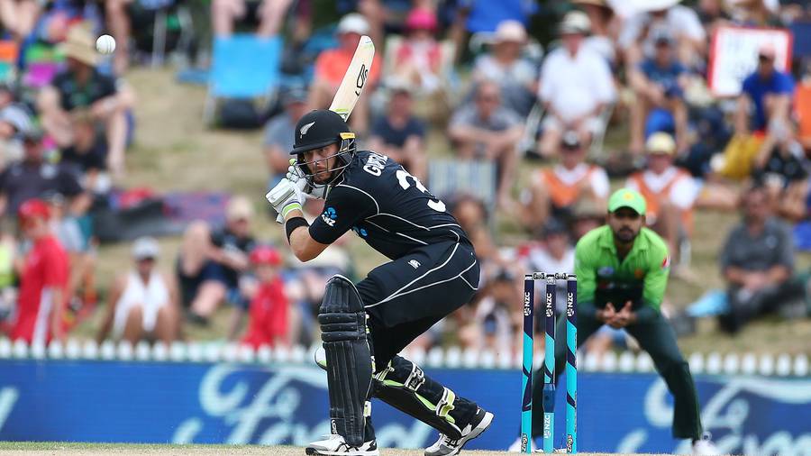 Boult's fifer guides Kiwis to easy win vs Pakistan