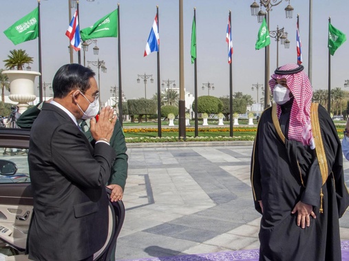 Saudi Crown Prince Mohammed bin Salman, right, receives Thai Prime Minister Prayuth Chan-ocha, at the royal palace in Riyadh, Saudi Arabia. (Photo / Bandar Aljaloud, Saudi Royal Palace via AP)