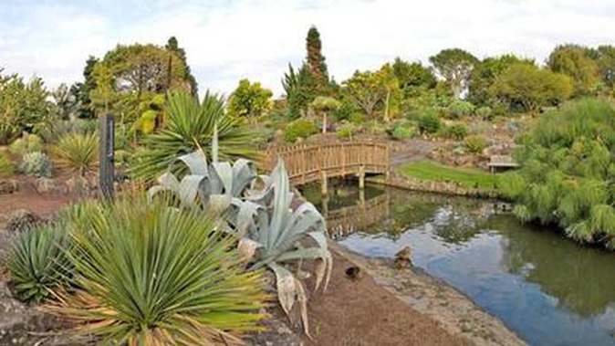 The Auckland Council has bought 1.6 hectares of land on Hill Rd, Manurewa, to extend the city's botanic gardens, borrowing money to do so.