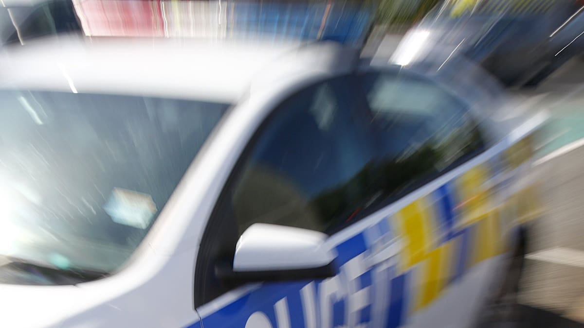 Serious crash closes central Auckland road, person critically injured