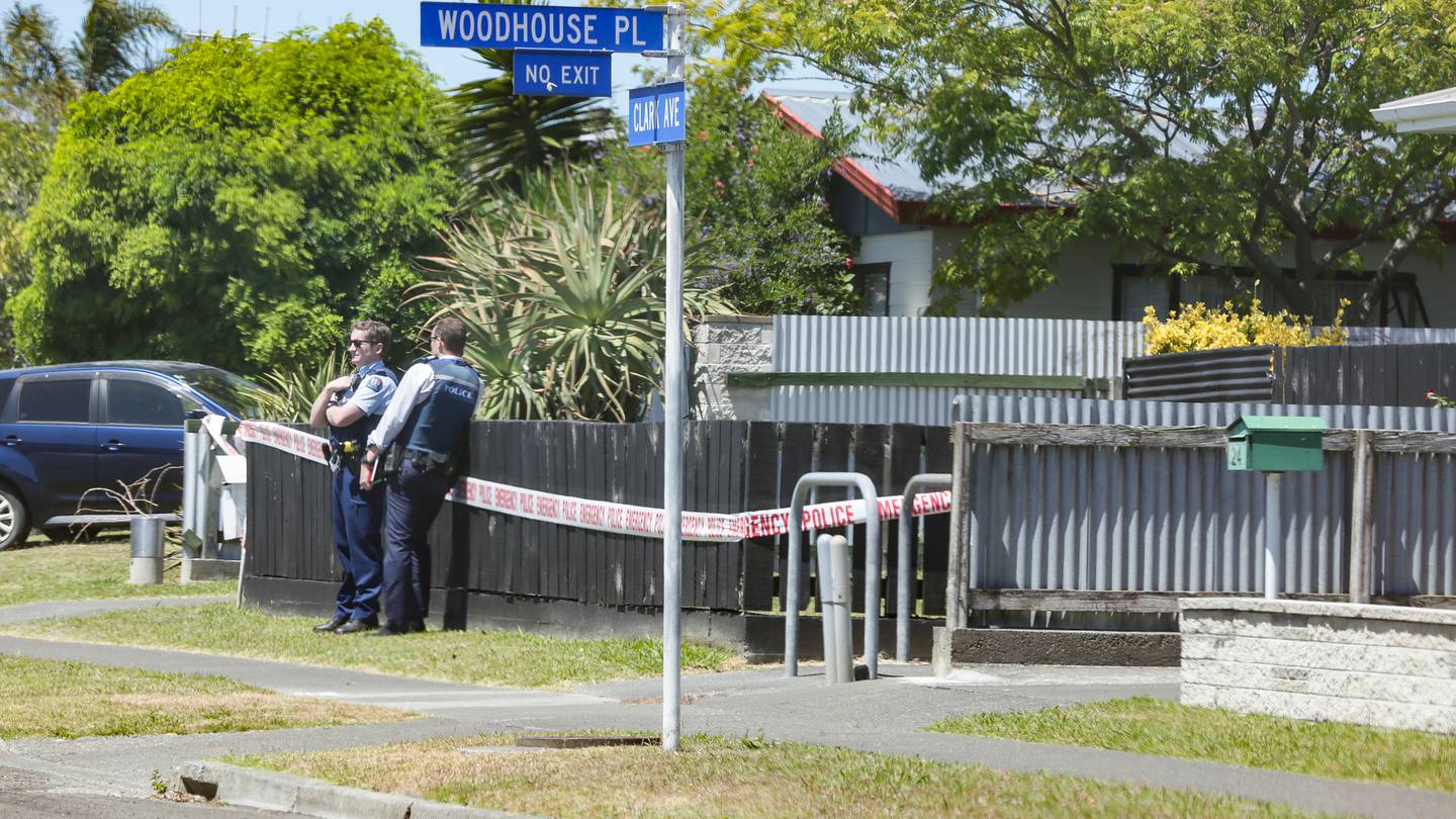 Police at a house on Clark Ave, Pirimai. (Photo / NZME)