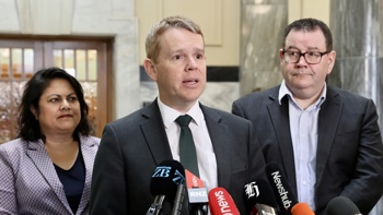 'Act like a PM' - Hipkins hits out at Luxon and 'coalition of chaos'