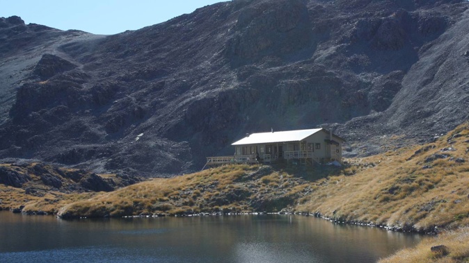 The couple were found on a snowy ridge near the Angelus Hut on Mount Robert in Nelson. (Photo / Supplied)