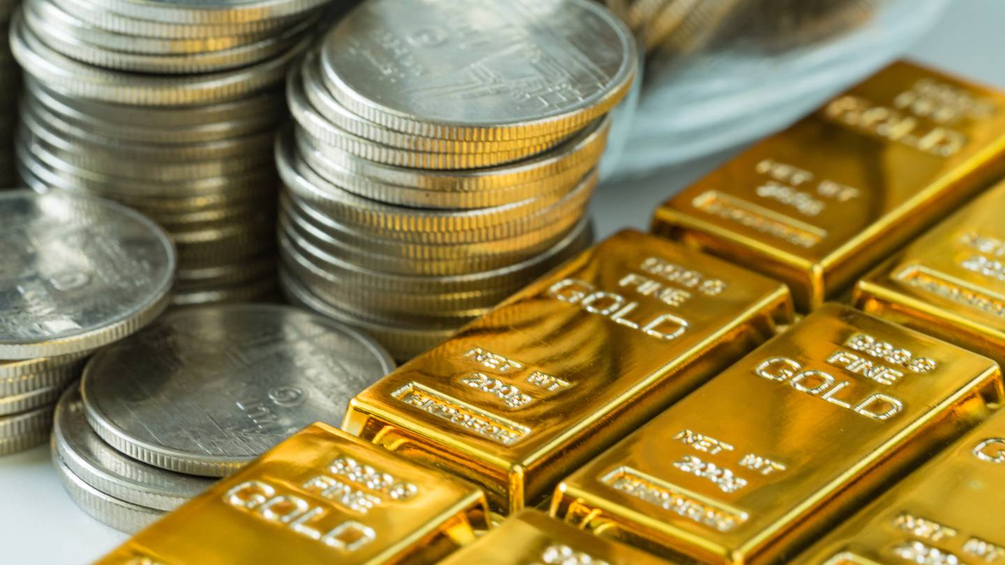 A worker dismissed for refusing to get vaccinated wrote to the company asking for $100 million in gold bullion and cash. 123/rf