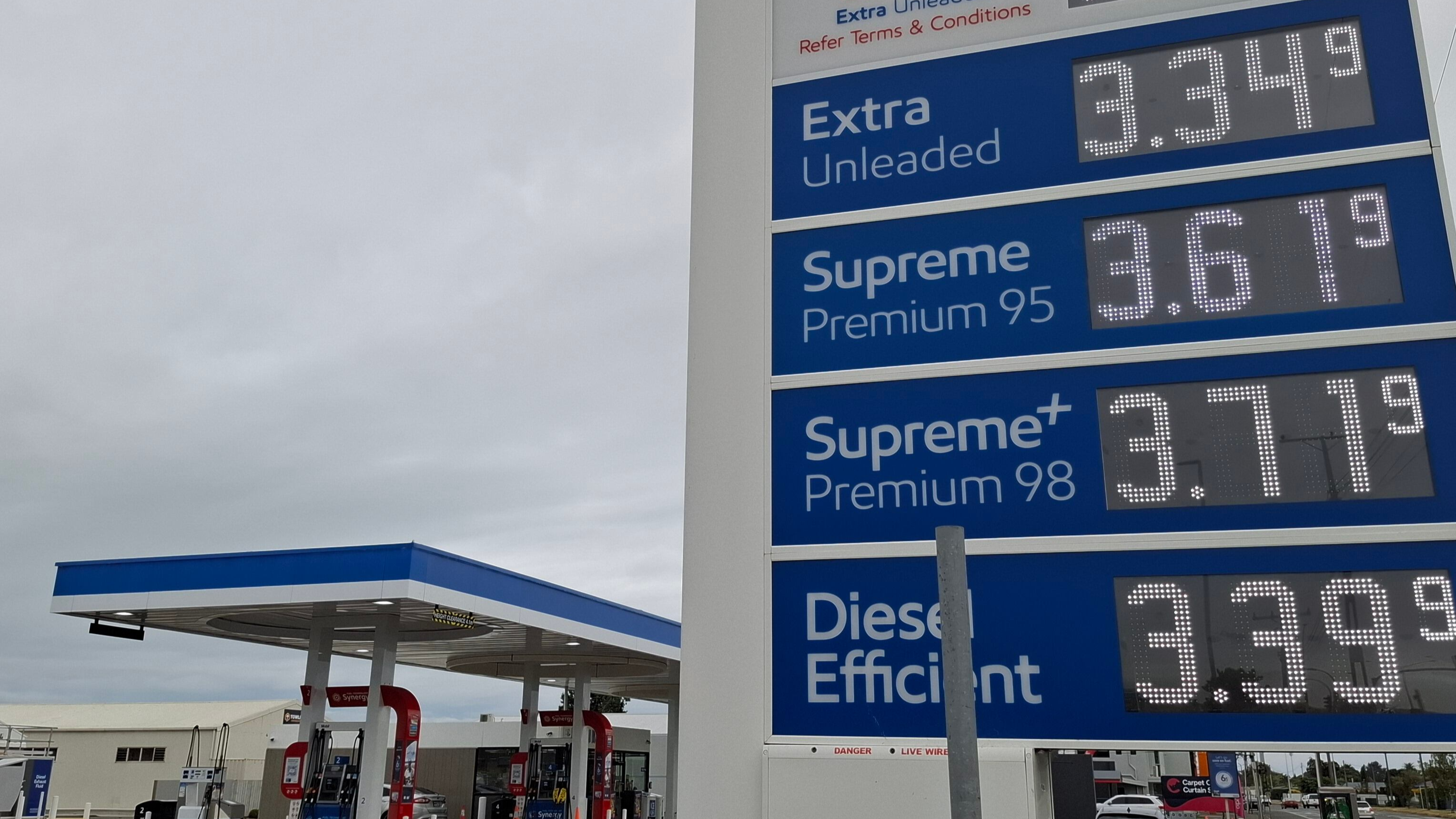 Middle East conflict live updates: Pentagon preparing for ground operations in Iran - report