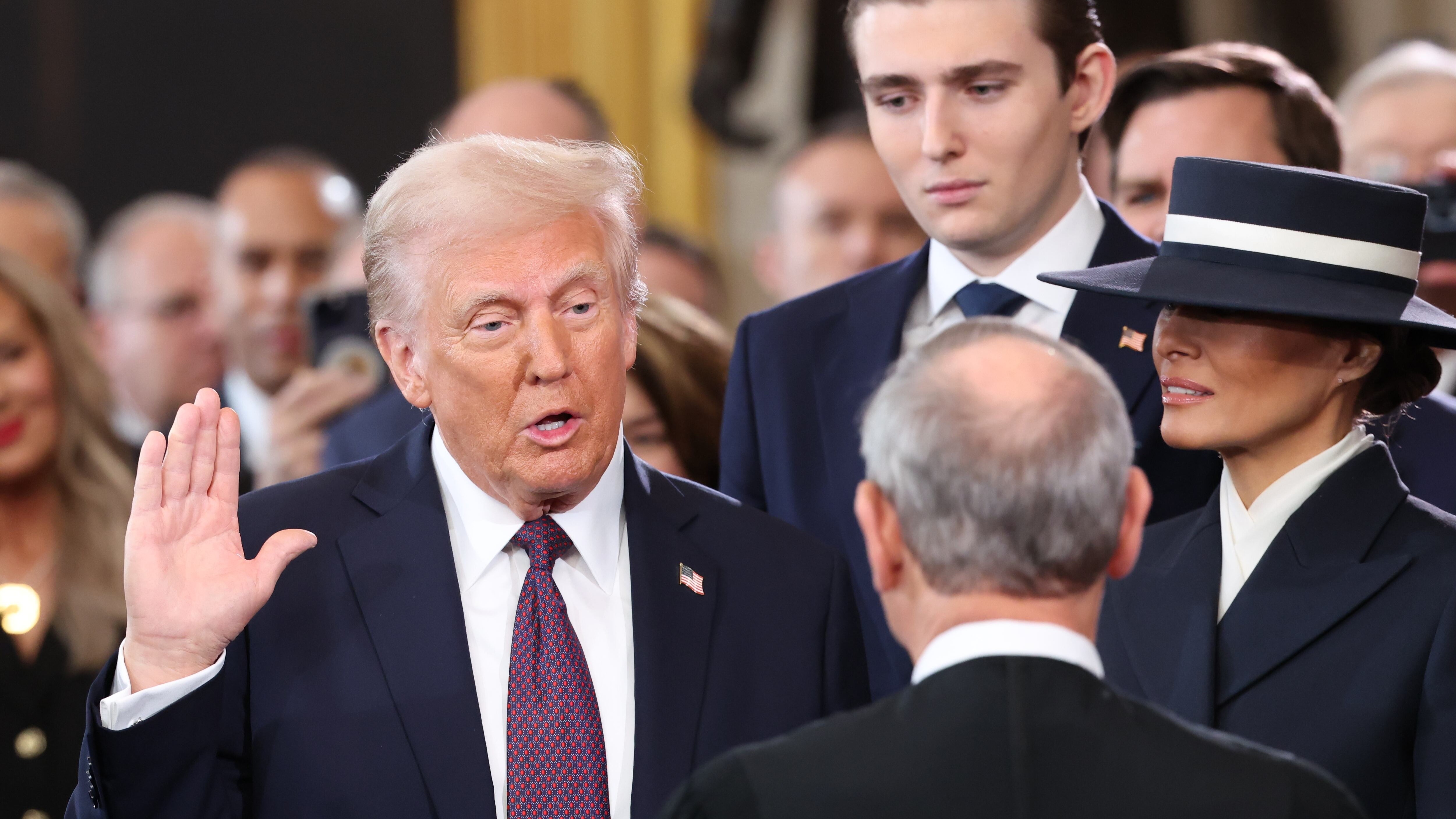 Donald Trump takes the oath of office. Photo /Getty Images