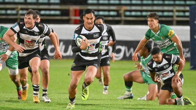 Magpies fullback Zarn Sullivan in one of his many runs during the crucial NPC win over Manawatū in Palmerston North on Saturday night. As a result, the Magpies have a quarter-final in Napier this week. Photo / Andy Radka, Action Press