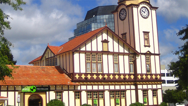 3. Rotorua (Wikimedia) 