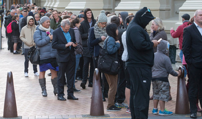 Hundreds of rugby fans queuing to buy tickets for the weekend's Super Rugby final from the Ticketek office in Wellington. (NZME.)