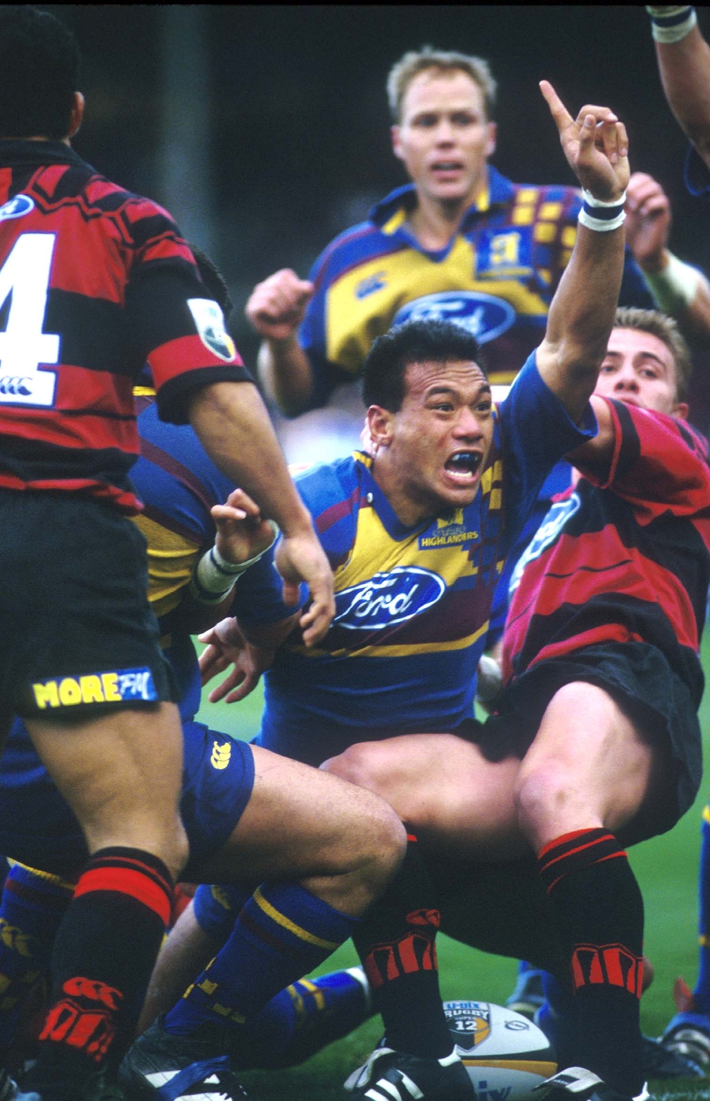 Samoan wing Brian Lima went over for the Highlanders to give them a half time lead. 