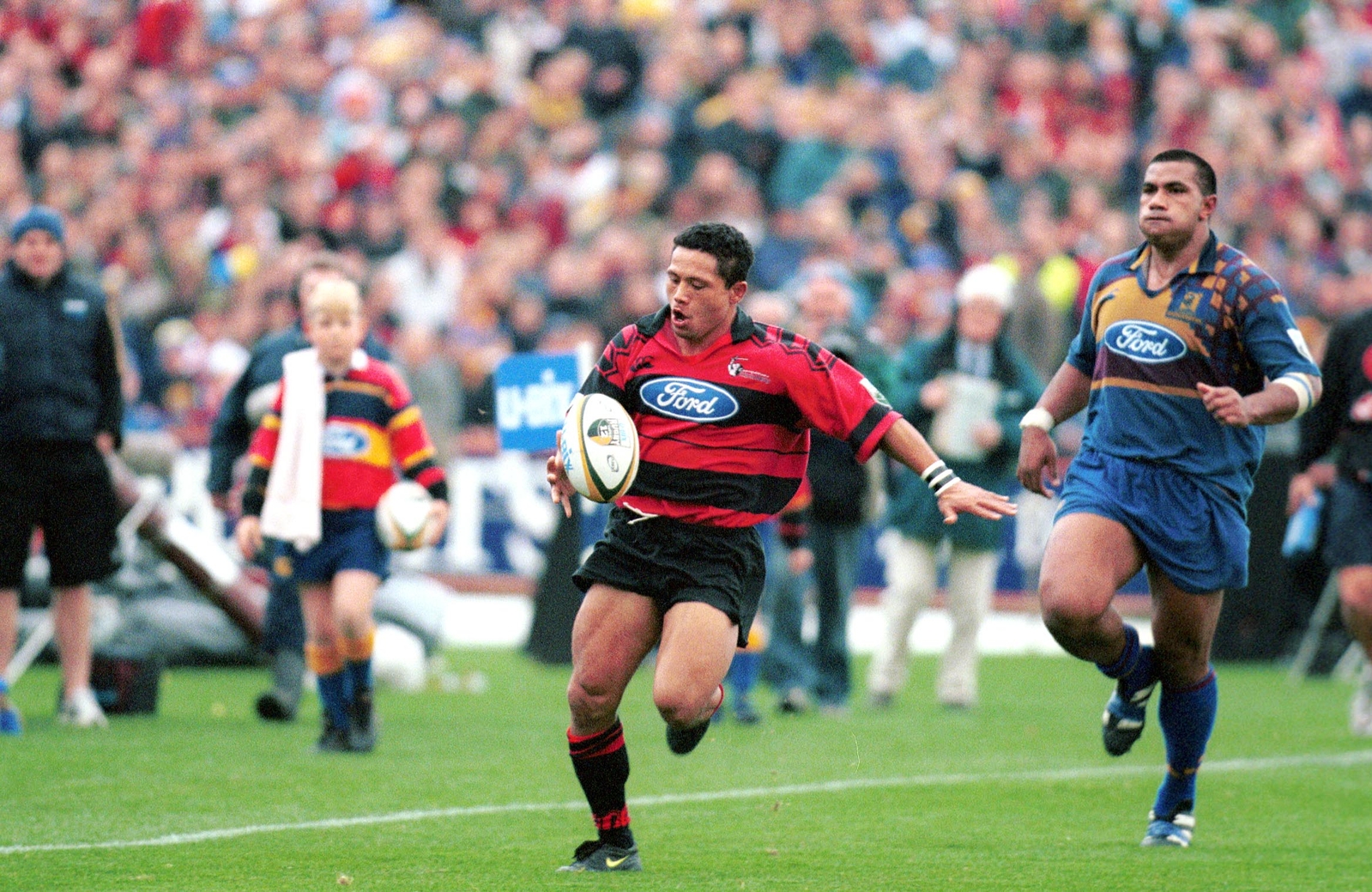 A stunning chip and chase try from Afato So'oalo put the red and blacks in front. 