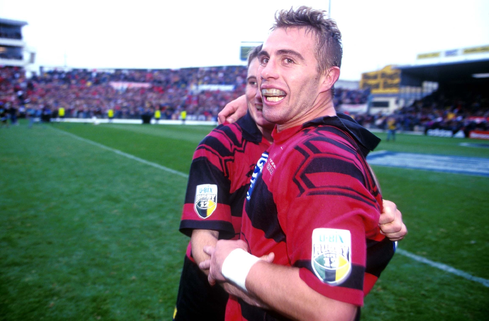 They were blessed with the services of arguably the best 9-10 combination ever seen in Super Rugby, Justin Marshall and Andrew Mehrtens. 