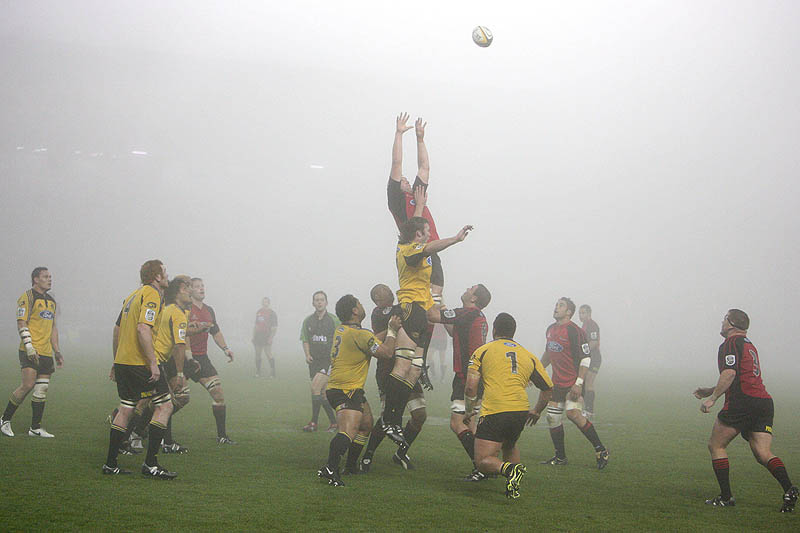 The fog made it a scrappy and difficult match. More points came for both teams through penalties.