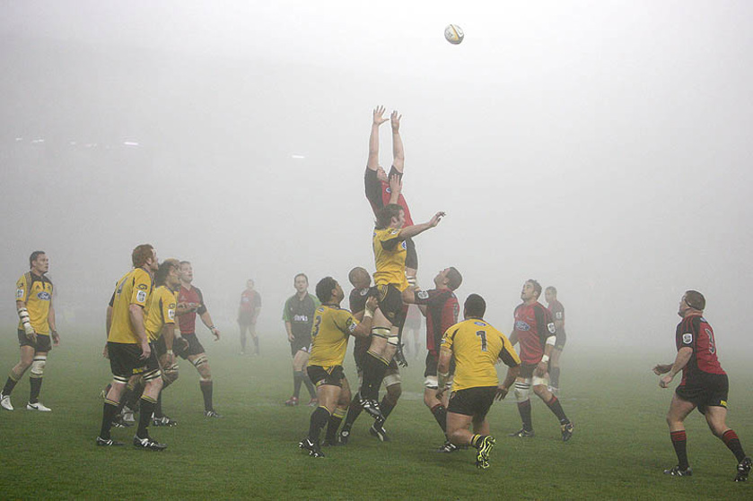 The fog made it a scrappy and difficult match. More points came for both teams through penalties.