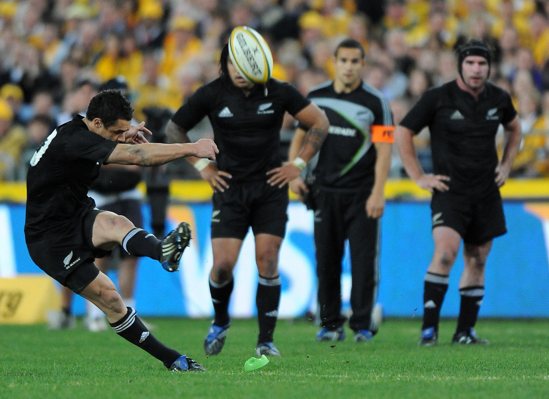 5) Dan Carter was the hero in 2009 with the All Blacks sneaking a 19-18 win, thanks to a 78th minute penalty. 