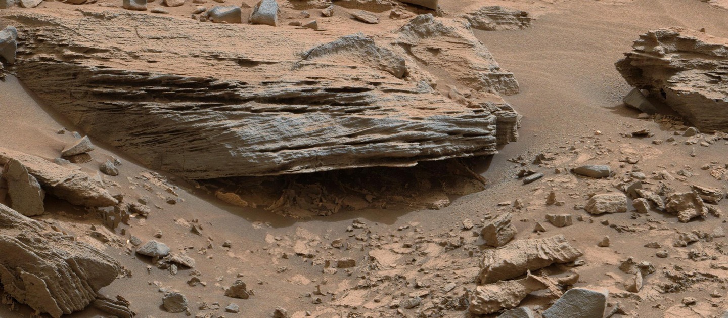 Cross-bedding seen in layers of Martian rock.