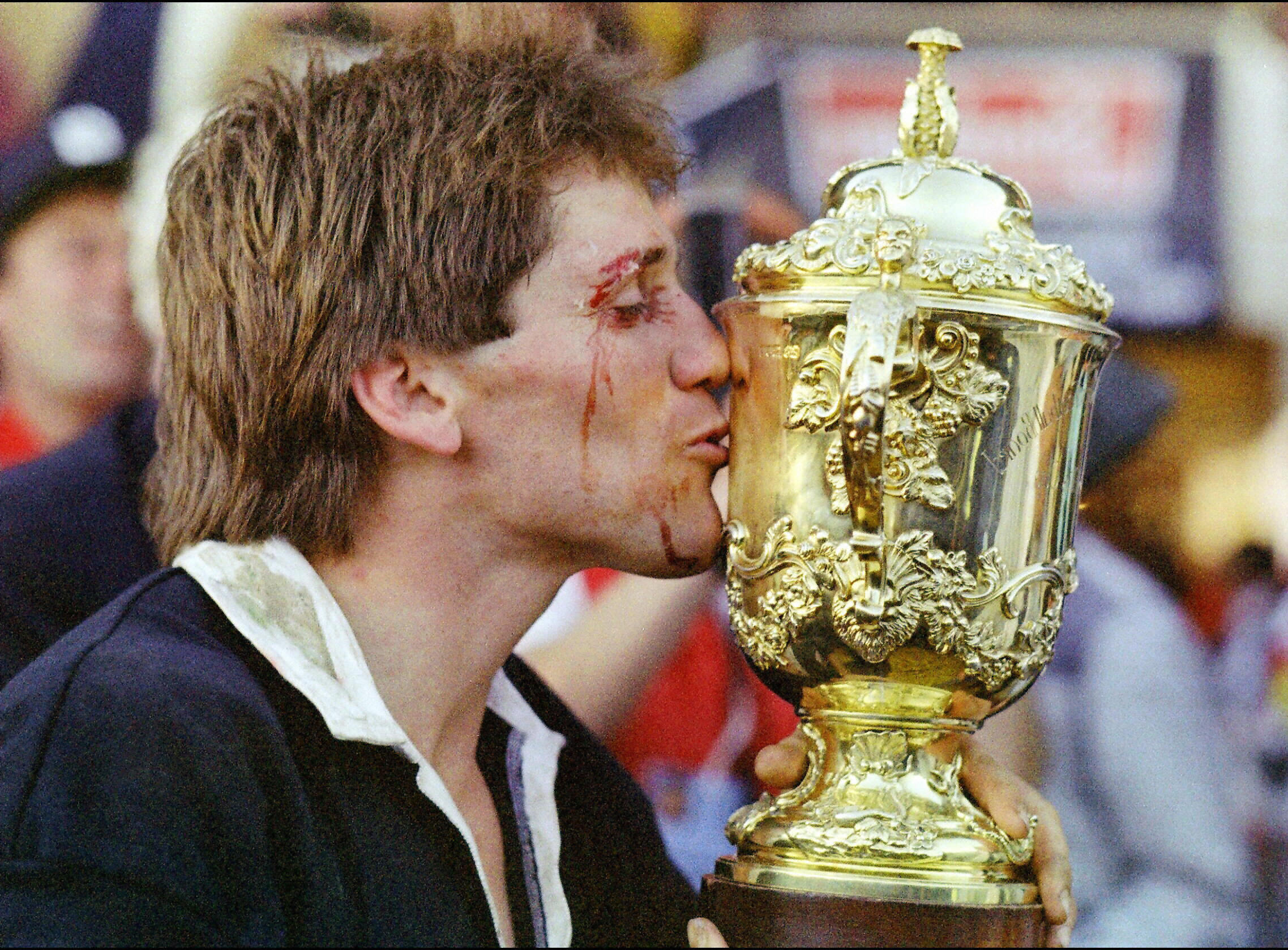 8) David Kirk lifting the trophy after the first ever RWC in 1987 (2%) 