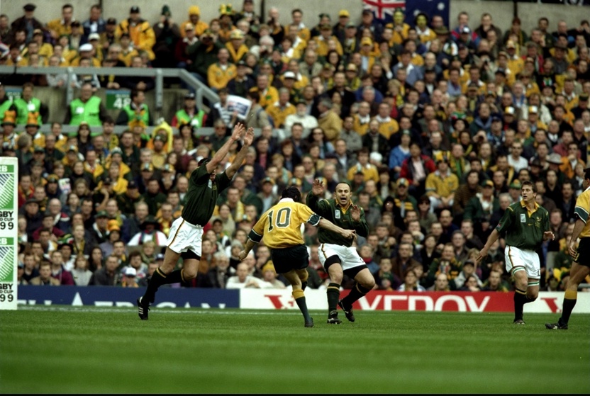 Stephen Larkham kicking a 48m drop goal in the 1999 semi finals (Photo \ File) 
