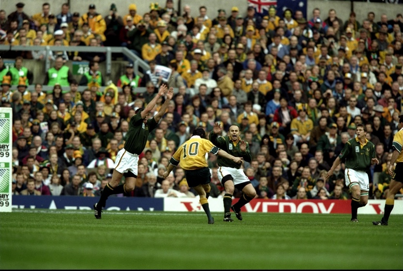 Stephen Larkham kicking a 48m drop goal in the 1999 semi finals (Photo \ File)