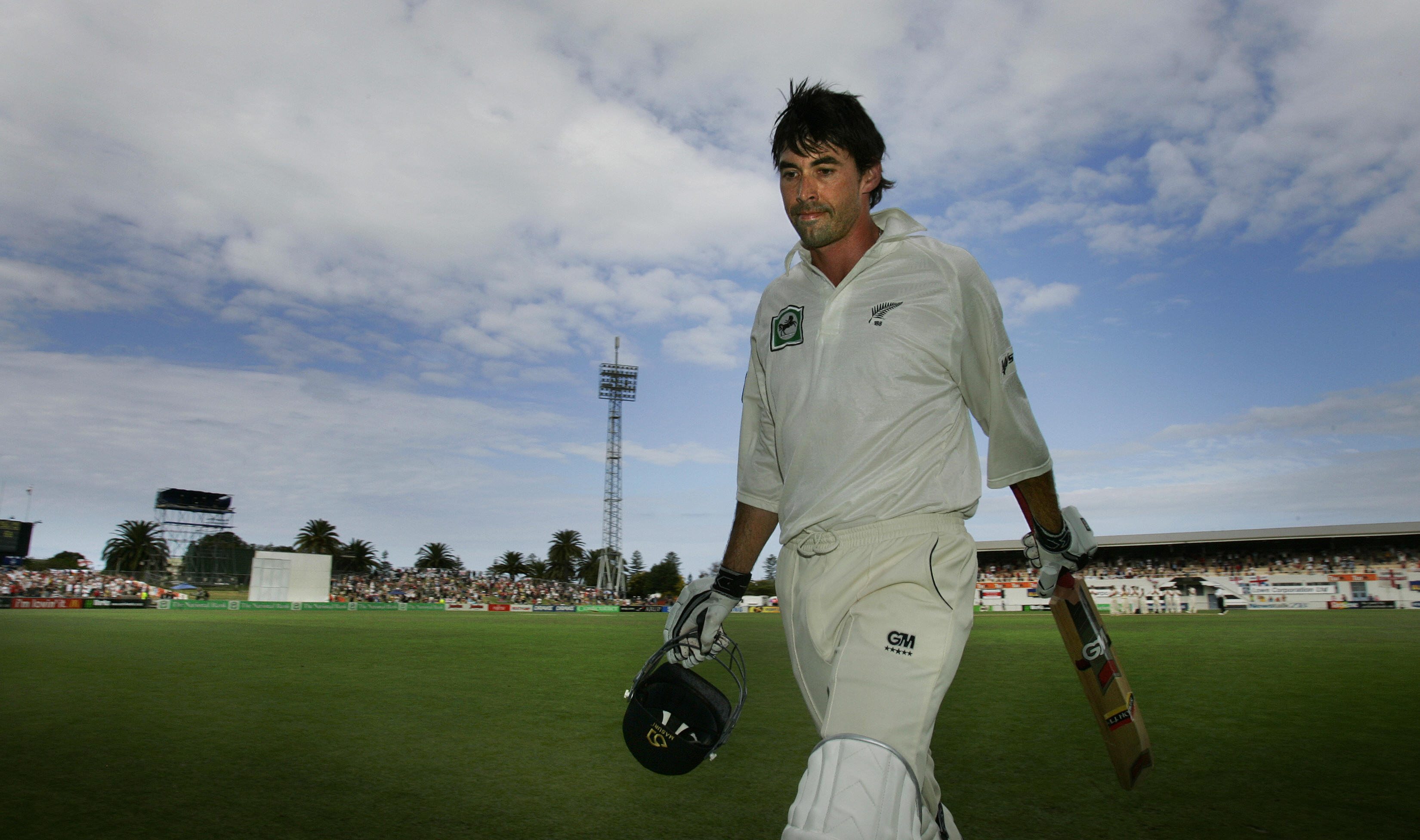 Stephen Fleming given a standing ovation after being dismissed for the final time in tests. Fleming is regarded by many as the finest captain in New Zealand's history. 
