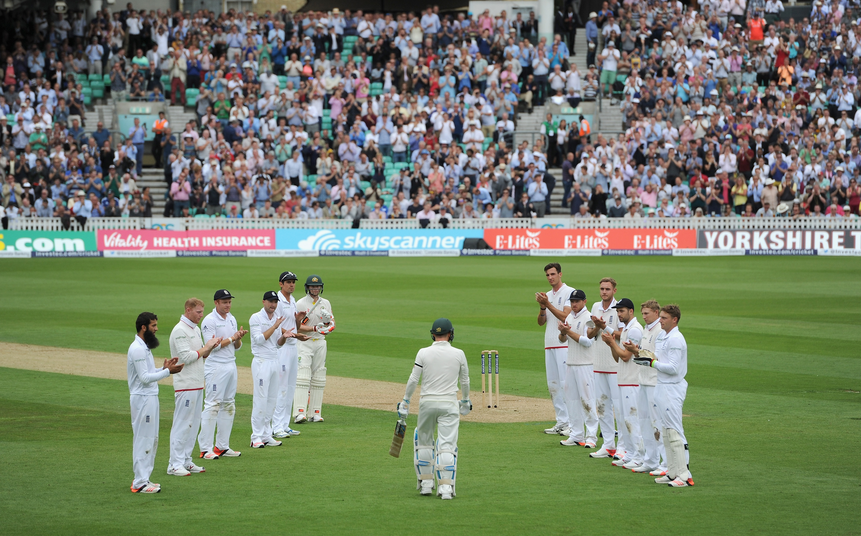 Michael Clarke saluted in his final Ashes test. A polarising figure, Clarke earned the respect of the cricketing world through winning a World Cup, an Ashes series, and his statesmanlike presence after the death of teammate Phillip Hughes. 