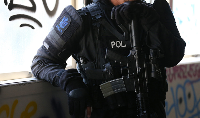A member of the Armed Offenders Squad during a train operation, 2015 (Getty Images)