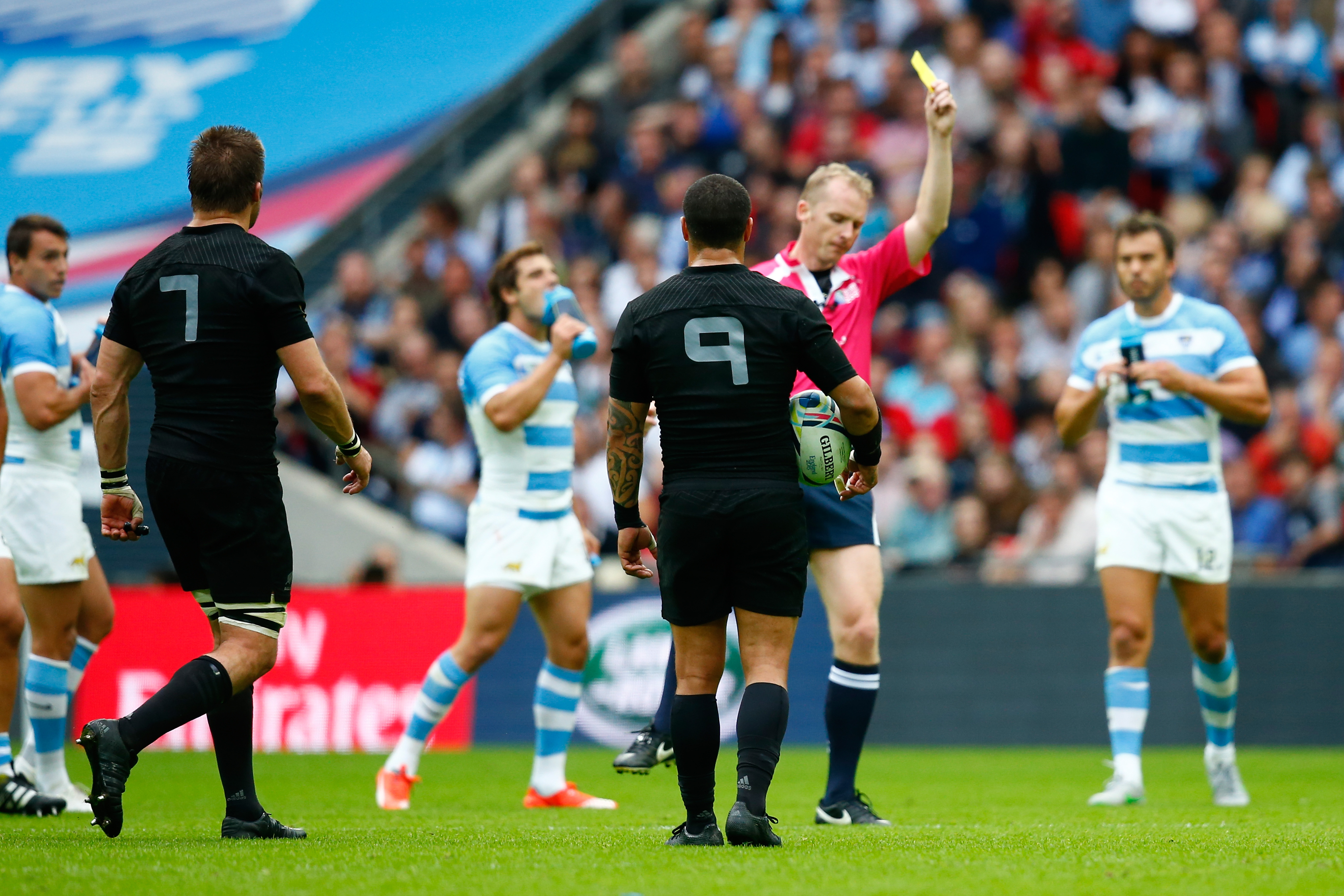 2) McCaw goes to the bin. A piece of cynical play from the All Blacks skipper resulted in a rare yellow card. It left the All Blacks scrambling, particularly when Conrad Smith also got sent away. 