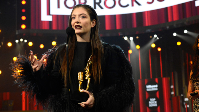 Lorde winning a Billboard Music Award (Getty Images)