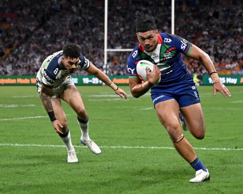 Ed Kosi runs in to score against the North Queensland Cowboys. Photo / Photosport