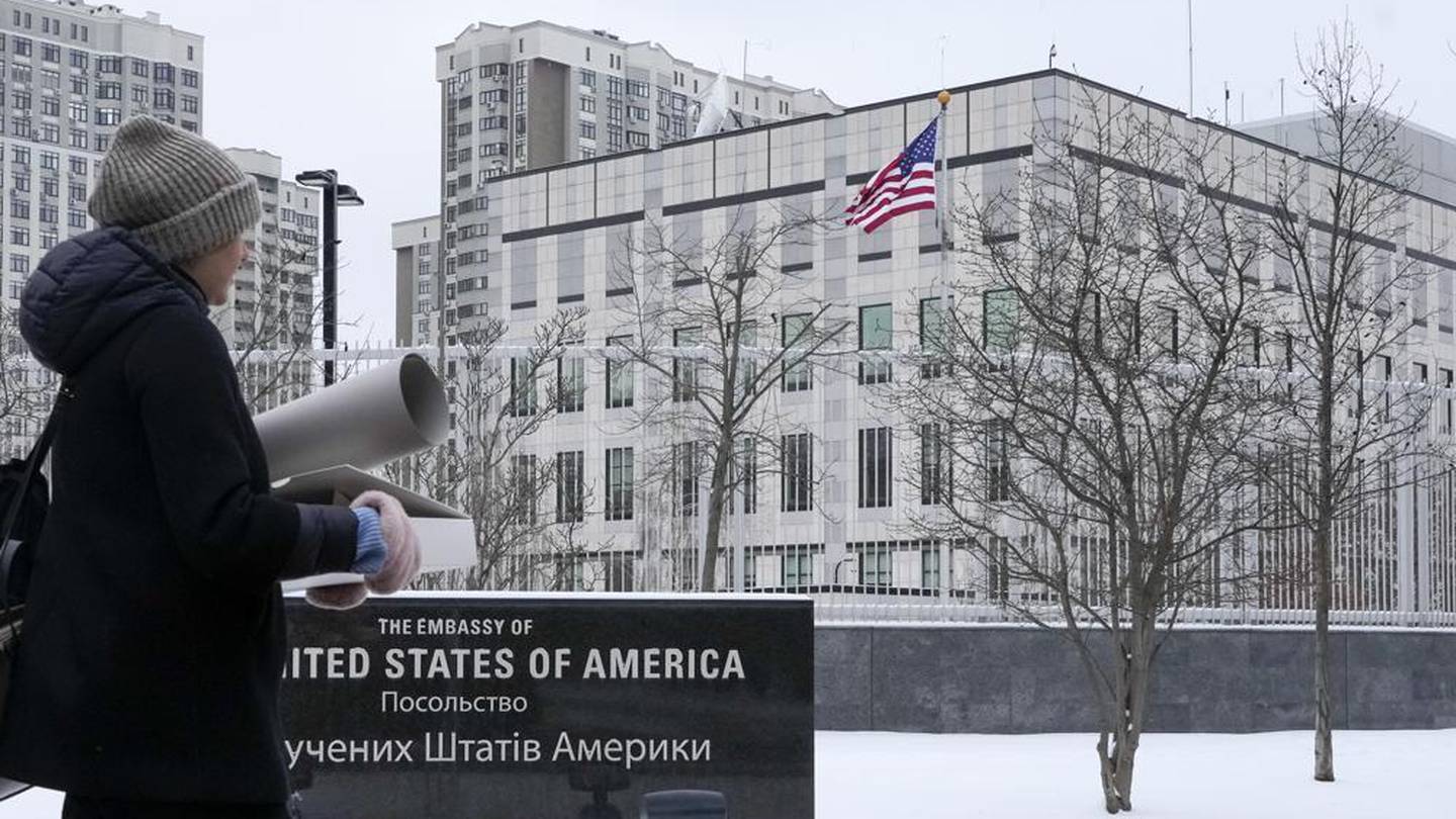 A woman walks past the U.S. Embassy in Kyiv, Ukraine. (Photo / AP)