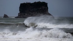 Waves crashing in at Rapahoe Bay, north of Greymouth. Photo / Jason Oxenham