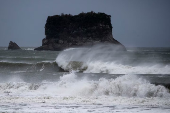 Waves crashing in at Rapahoe Bay, north of Greymouth. Photo / Jason Oxenham