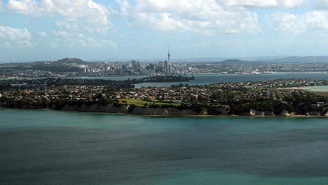 Support for an Auckland Council Maori ward - but not as a replacement to the existing Independent Maori Statutory Board (Edward Swift)