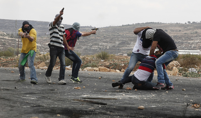 Undercover members of the Israeli security forces detain a Palestinian stone thrower (Getty Images) 