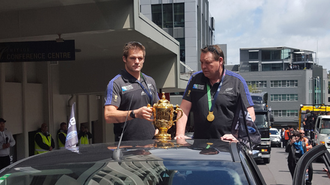 Richie McCaw and Steve Hansen with the RWC trophy (Adam Cooper)