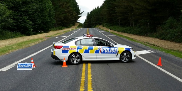 A police roadblock near the scene (NZ Herald).