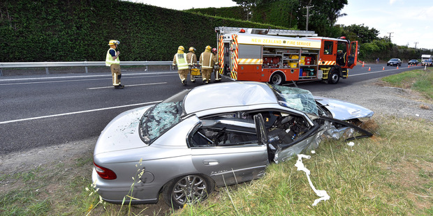 Crash on SH2 Katikati. (Photo: George Novak)