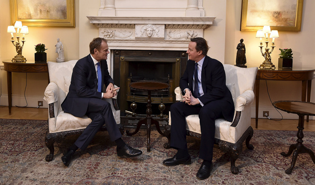 British Prime Minister David Cameron (R) speaks with European Council President Donald Tusk (Getty Images) 