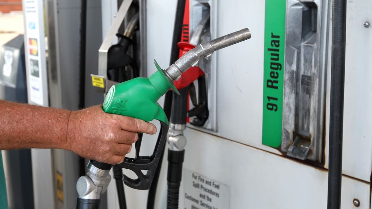 Petrol jumps 10c in days as pumps run dry, Kiwis hunt for cheapest fuel
