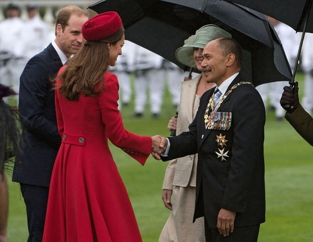Sir Jerry Mateparae and Lady Janine talk to the Duke and Duchess of Cambridge (Getty Images)