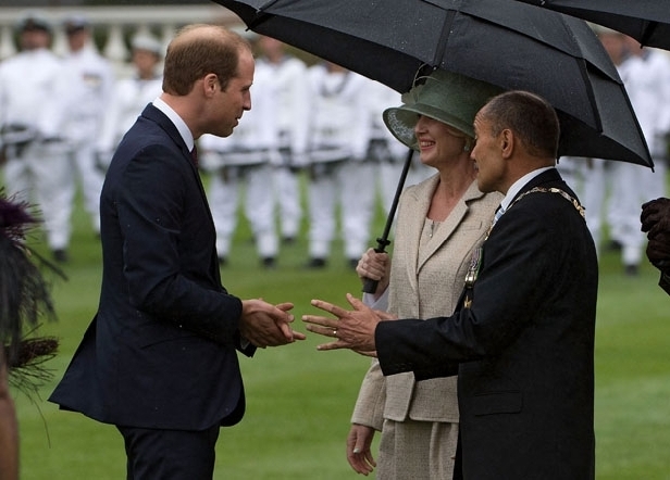 Sir Jerry Mateparae and Lady Janine talk to Prince William (Getty Images)