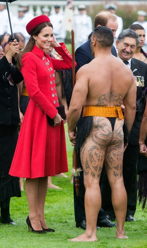 Duchess Catherine talks to a Maori warrior at the powhiri at Government House (Getty Images)