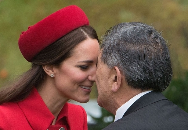 Duchess Catherine receives a hongi from a Maori elder (Getty Images)