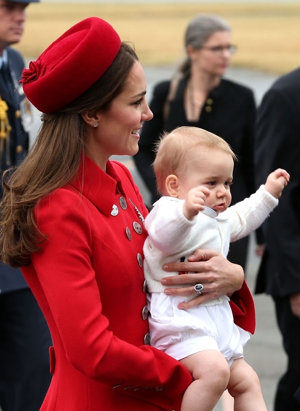 Duchess Catherine and Prince George at Wellington Airport (Getty Images)