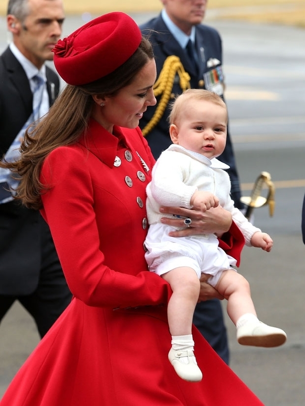 Duchess Catherine and Prince George at Wellington Airport (Getty Images)