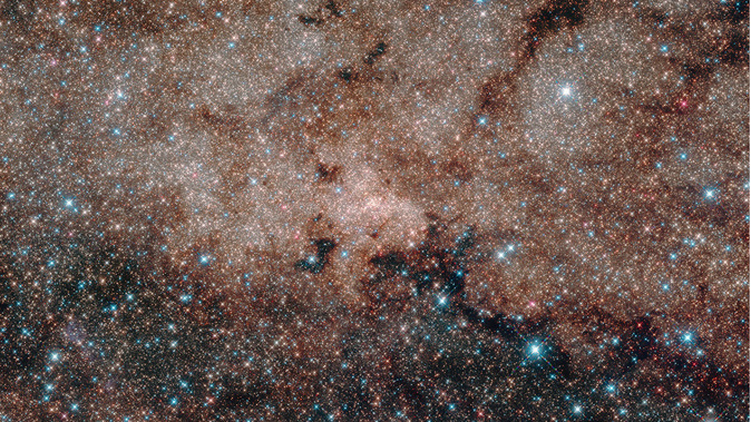 Photo / NASA, ESA, and Hubble Heritage Team (STScI/AURA, Acknowledgment: T. Do, A.Ghez (UCLA), V. Bajaj (STScI)