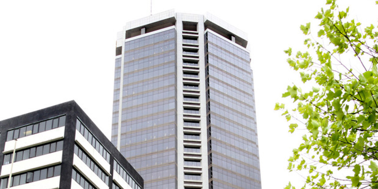 The exterior cladding of the former ASB Tower is being repaired. Photo / NZ Herald