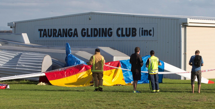 Scene of the glider crash near Tauranga airport (Photo / Alan Gibson). 