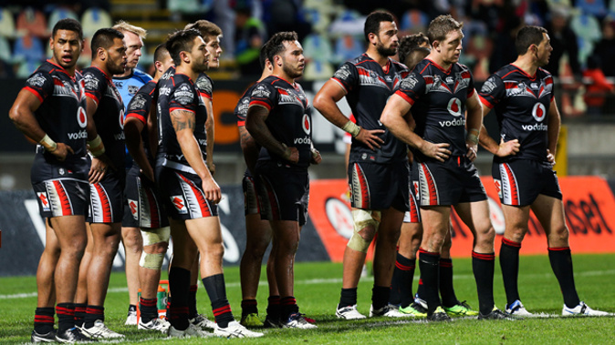 Dejected Warriors players wait for a conversion after a Raiders try in New Plymouth (Getty Images)